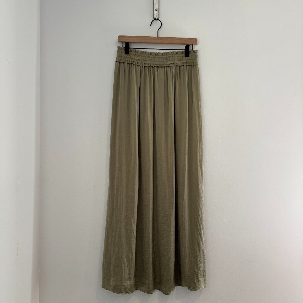 Hem & Thread Live it Up boho blogger Satin Green Maxi Skirt with Slit Size M - Picture 4 of 7
